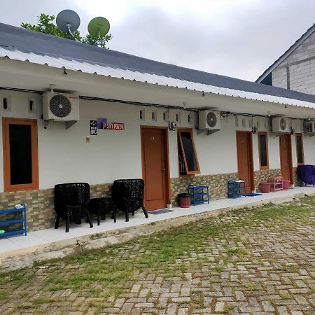 Express O 91277 Atiq Homestay Syariah Serang Exterior foto