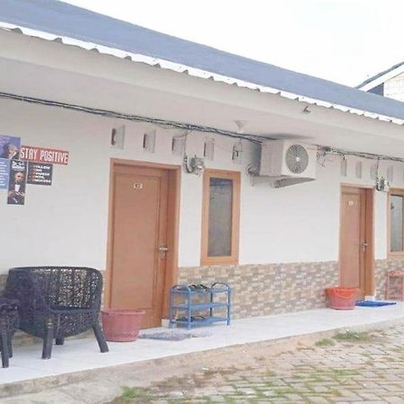 Express O 91277 Atiq Homestay Syariah Serang Exterior foto