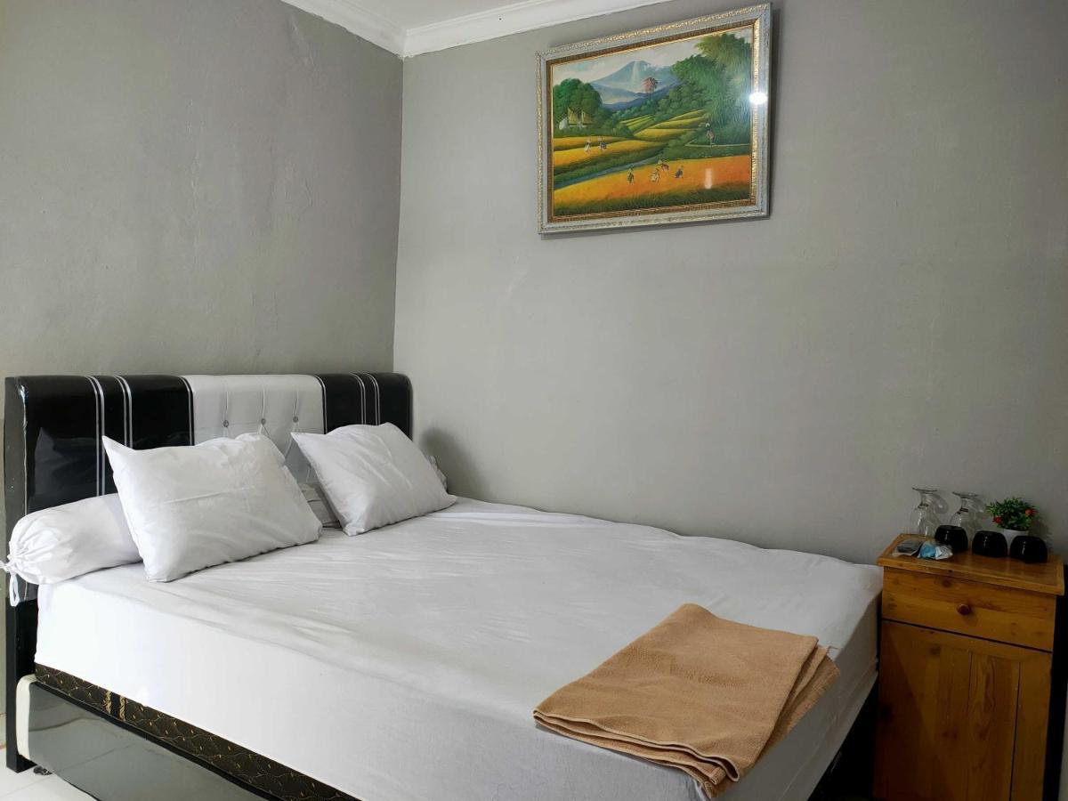 Express O 91277 Atiq Homestay Syariah Serang Exterior foto