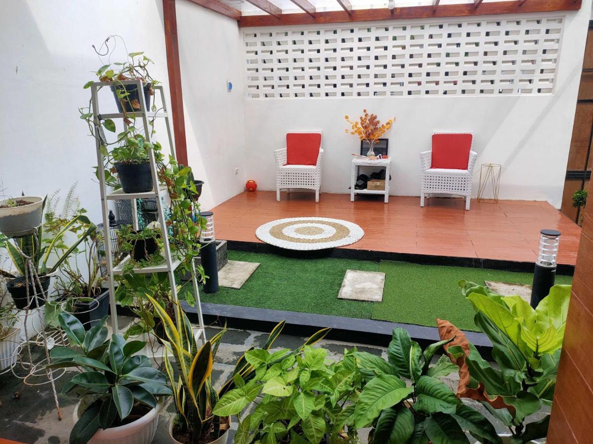 Express O 91277 Atiq Homestay Syariah Serang Exterior foto